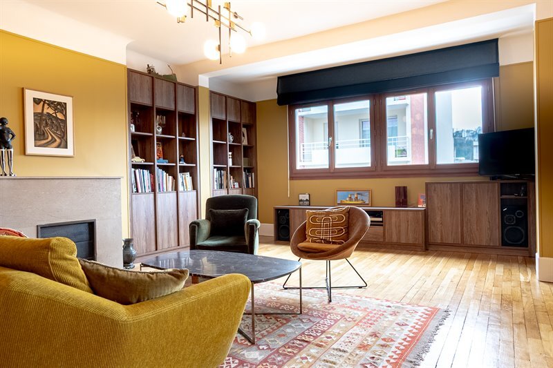 Bibliothèque pour salon-séjour bois, jaune et marron au Havre 3