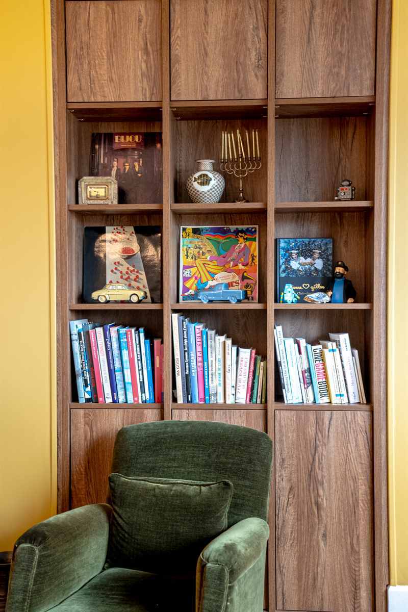 Bibliothèque pour salon-séjour bois, jaune et marron au Havre 6