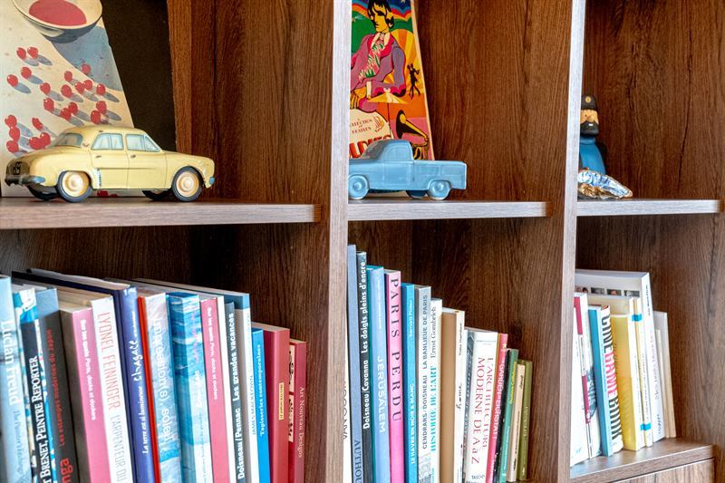 Bibliothèque pour salon-séjour bois, jaune et marron au Havre 9