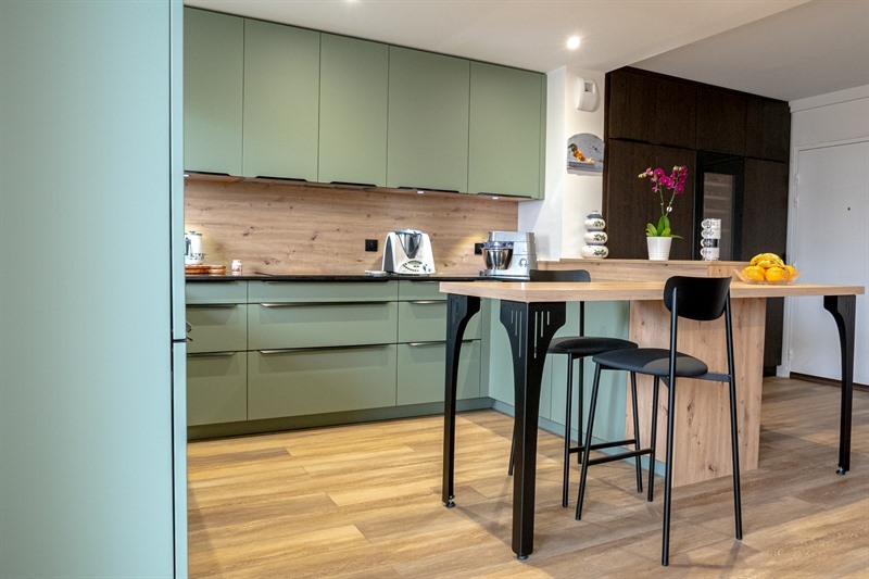 Cuisine contemporaine bois et vert à Le Havre 2