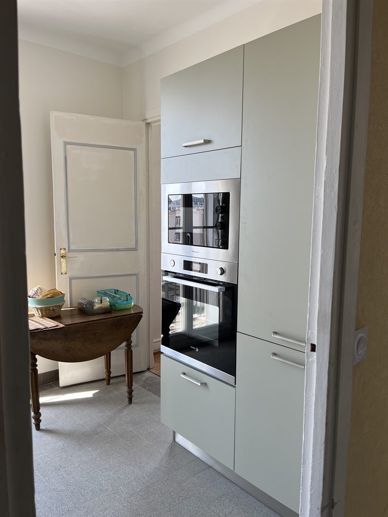 Cuisine fermée bois et vert au Havre 4