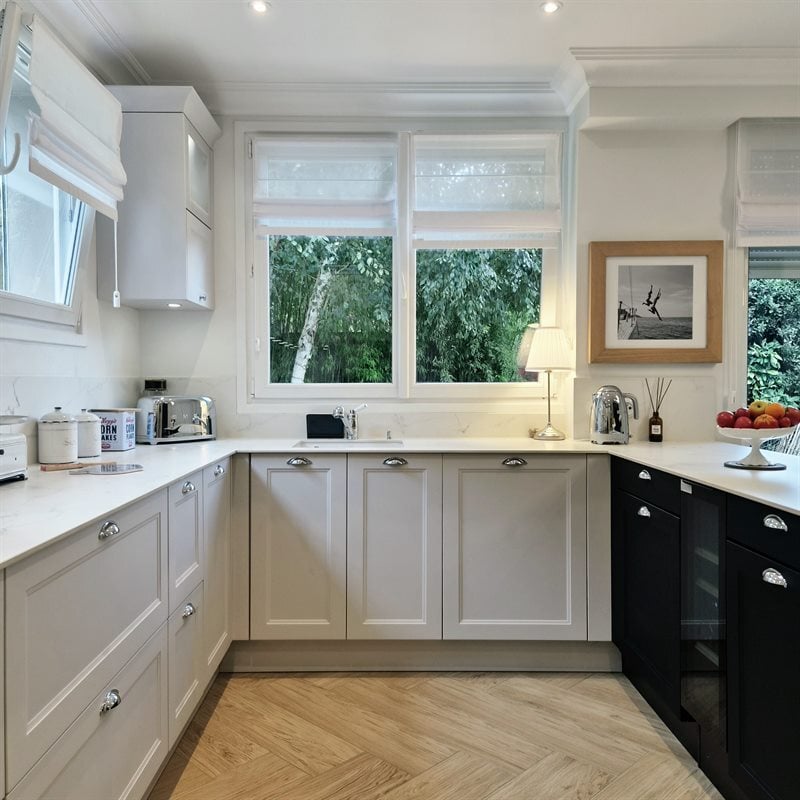 Cuisine fermée de style campagne beige à Le Havre | Raison Home - 5