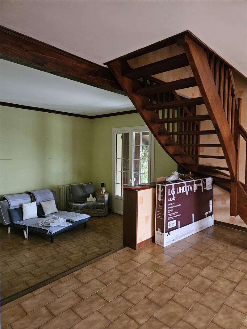 Cuisine ouverte de style moderne bois et noir à Saint-Juéry | Raison Home - 6