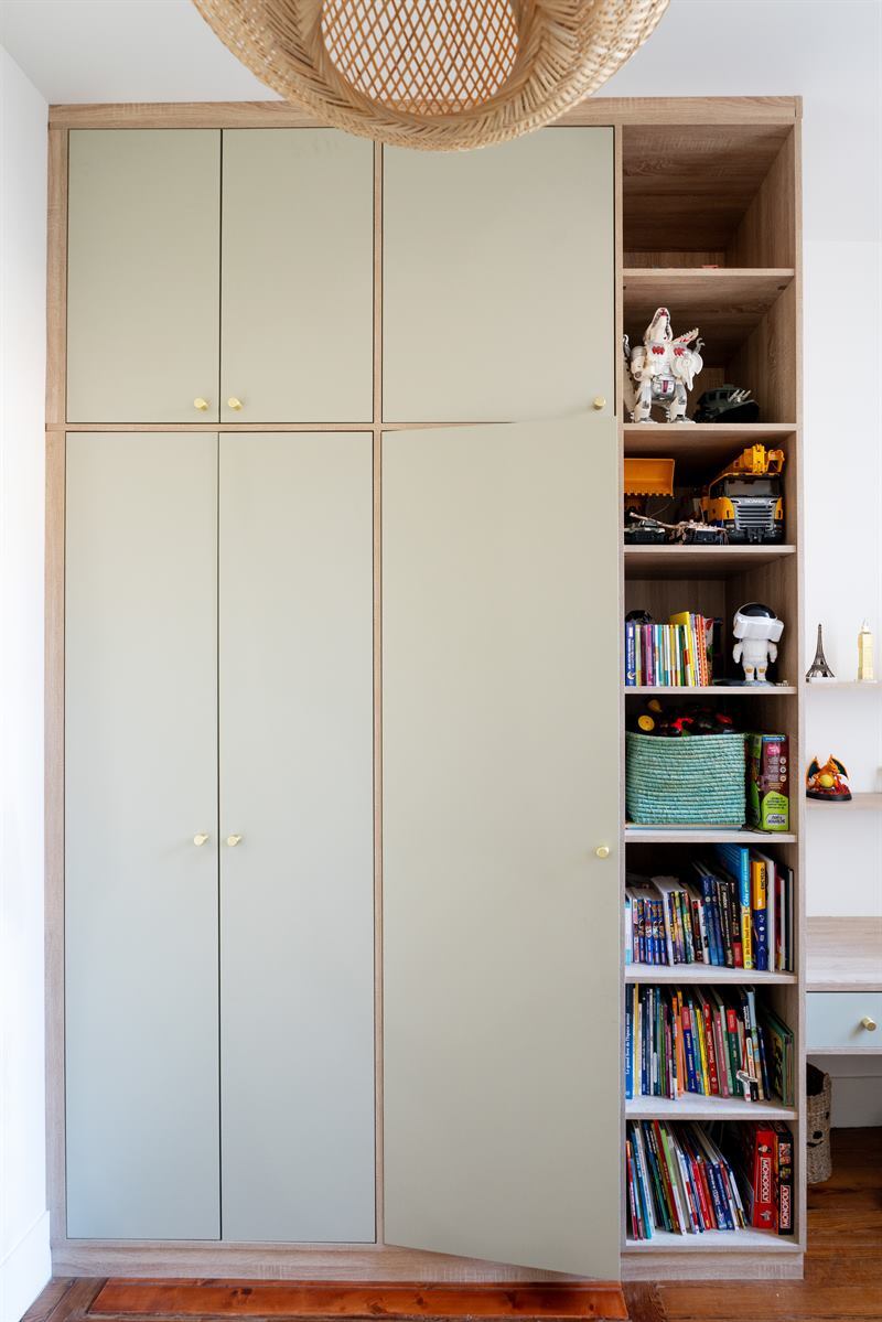 Rangements et bureau bois et vert à Toulouse 3