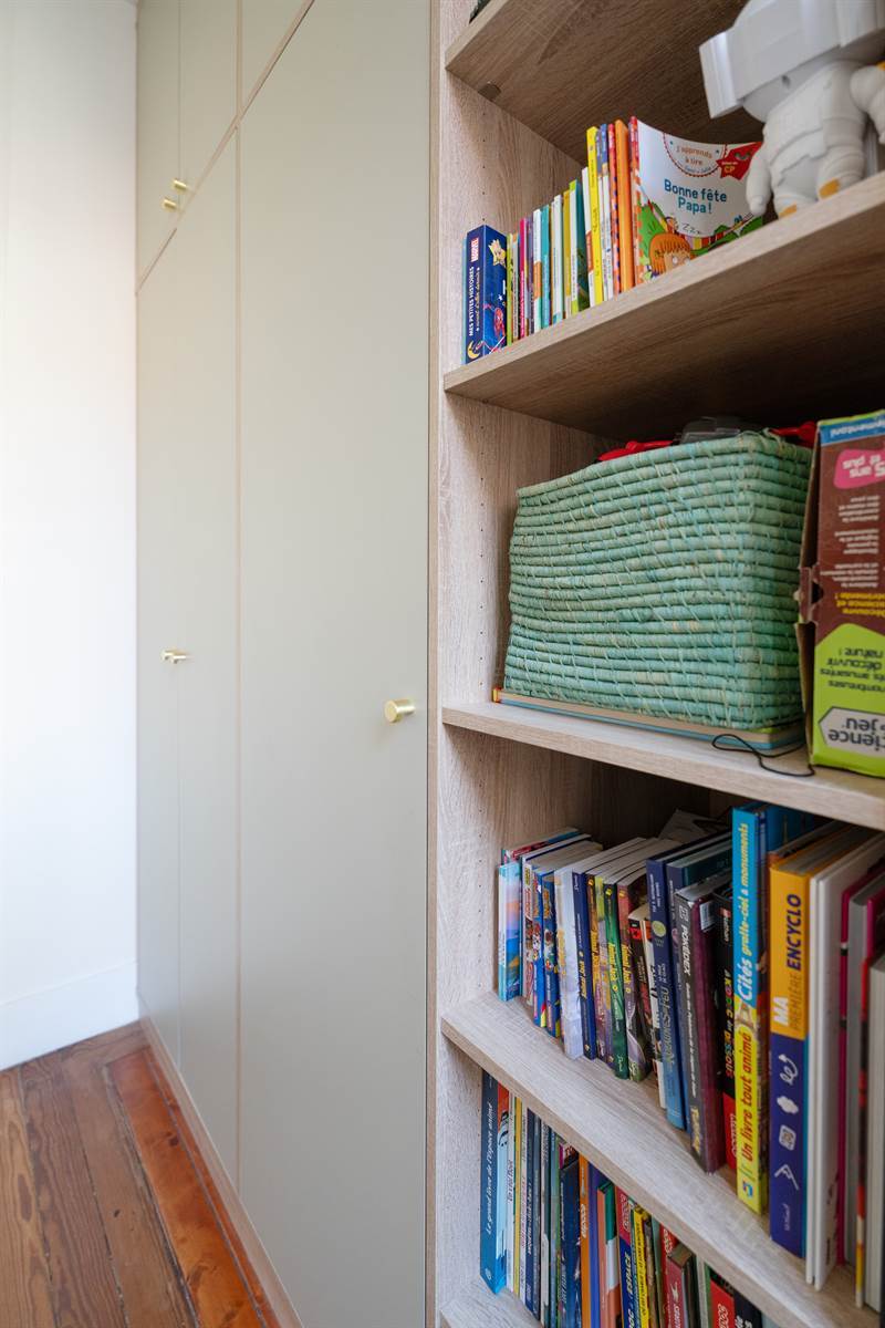 Rangements et bureau bois et vert à Toulouse 8