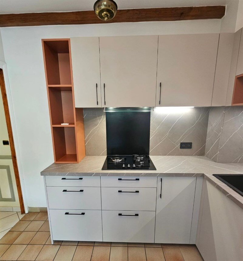 Cuisine fermée de style moderne beige à Savigny-sur-Orge  3