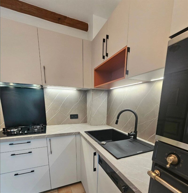 Cuisine fermée de style moderne beige à Savigny-sur-Orge  6