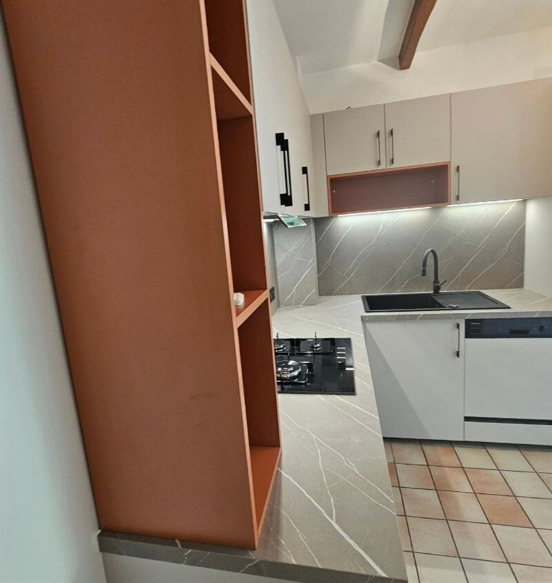 Cuisine fermée de style moderne beige à Savigny-sur-Orge  8