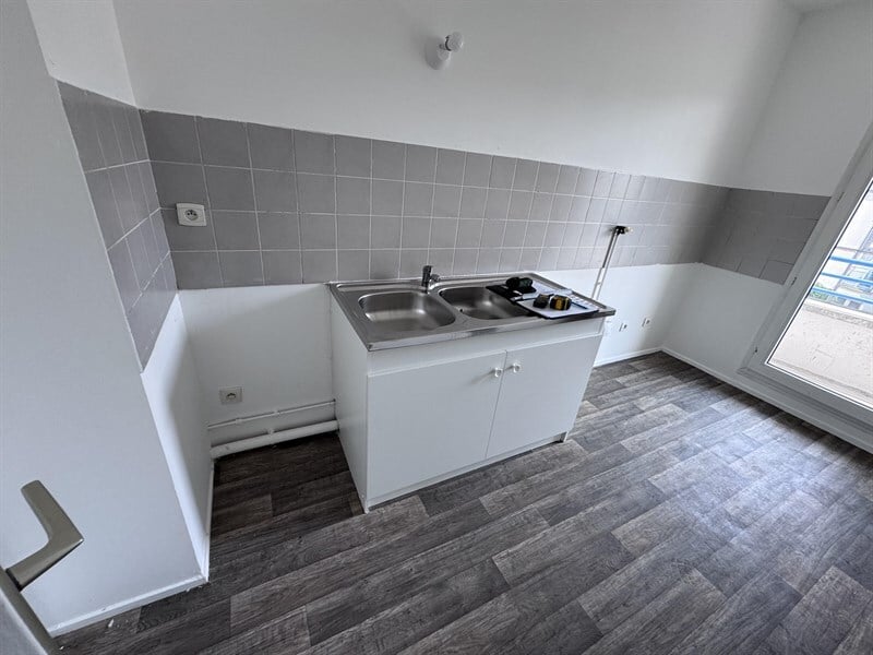 Cuisine en couloir bois et beige à Melun 7