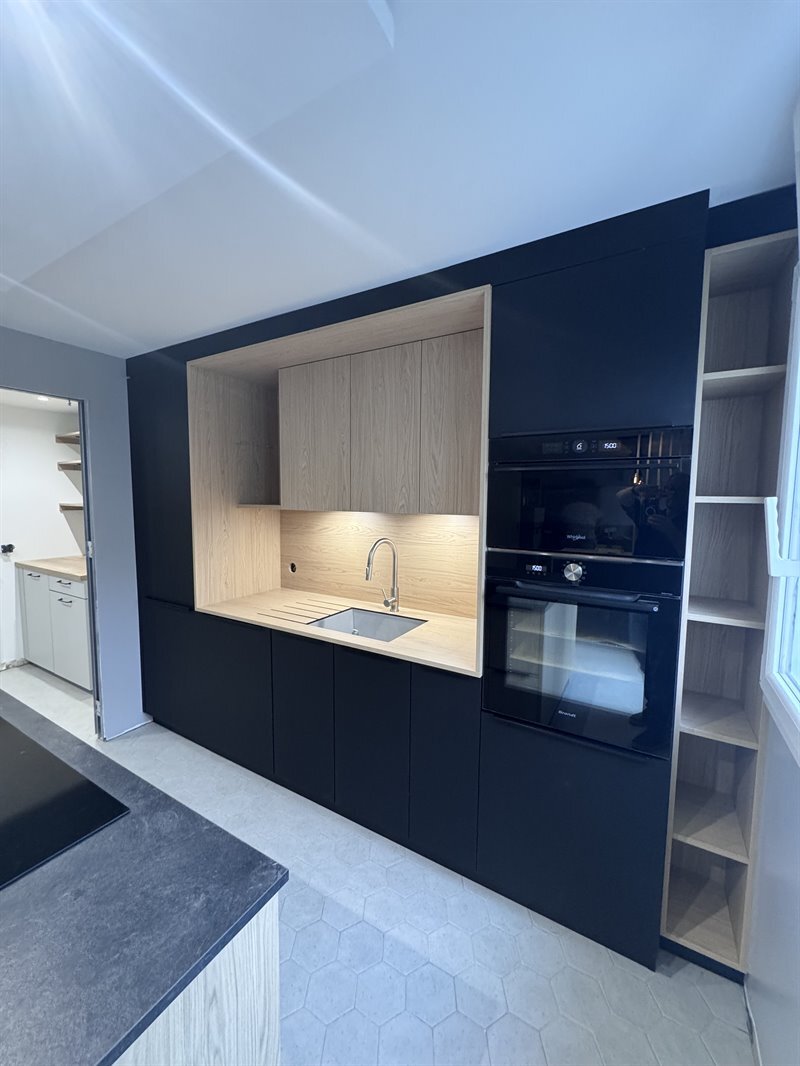 Cuisine à cadre avec îlot à Soisy-sur-Seine | Raison Home - 7
