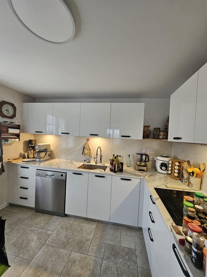 Cuisine ouverte de style moderne blanc 1