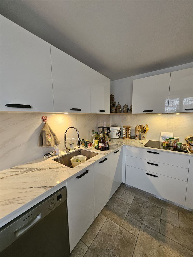 Cuisine ouverte de style moderne blanc 2