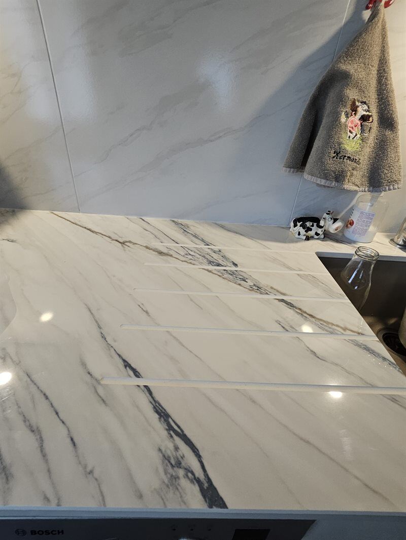 Cuisine ouverte de style moderne blanc 4