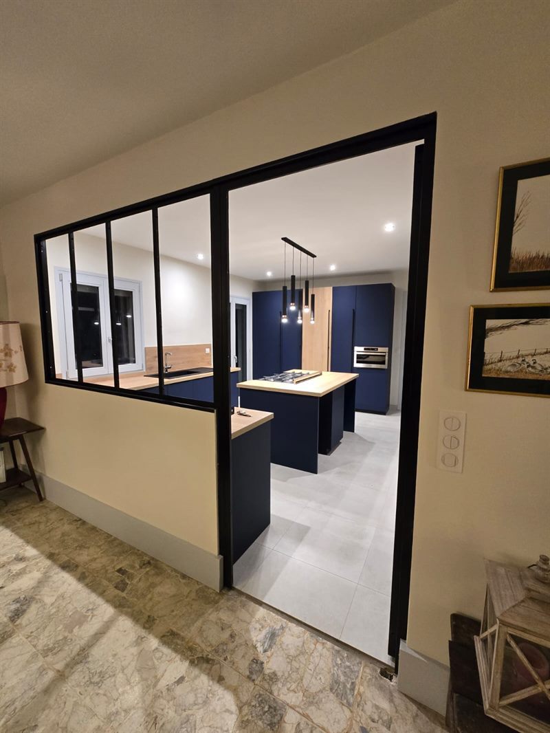 Cuisine fermée de style moderne bleu 3