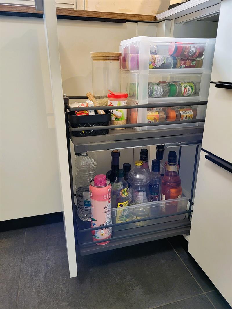 Cuisine fermée de style contemporain bois et blanc à Basse Goulaine 6