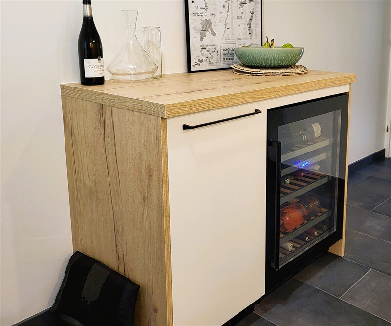 Cuisine fermée de style contemporain bois et blanc à Nantes 6