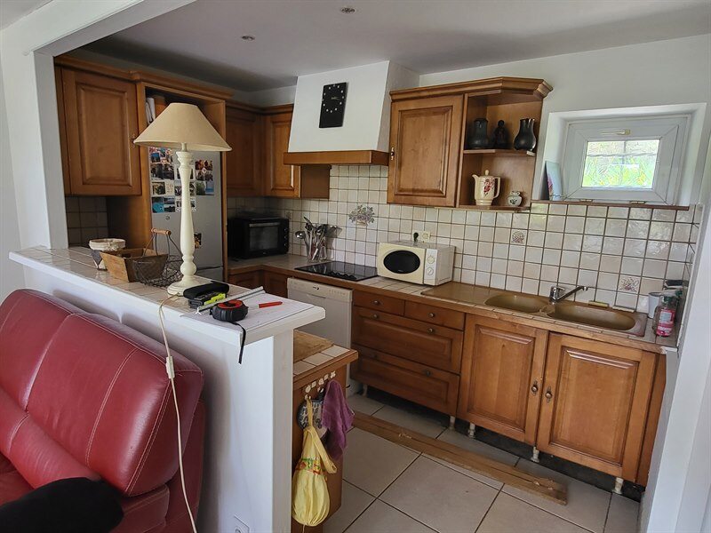Cuisine ouverte de style moderne bois et beige à Château-Thébaud 6