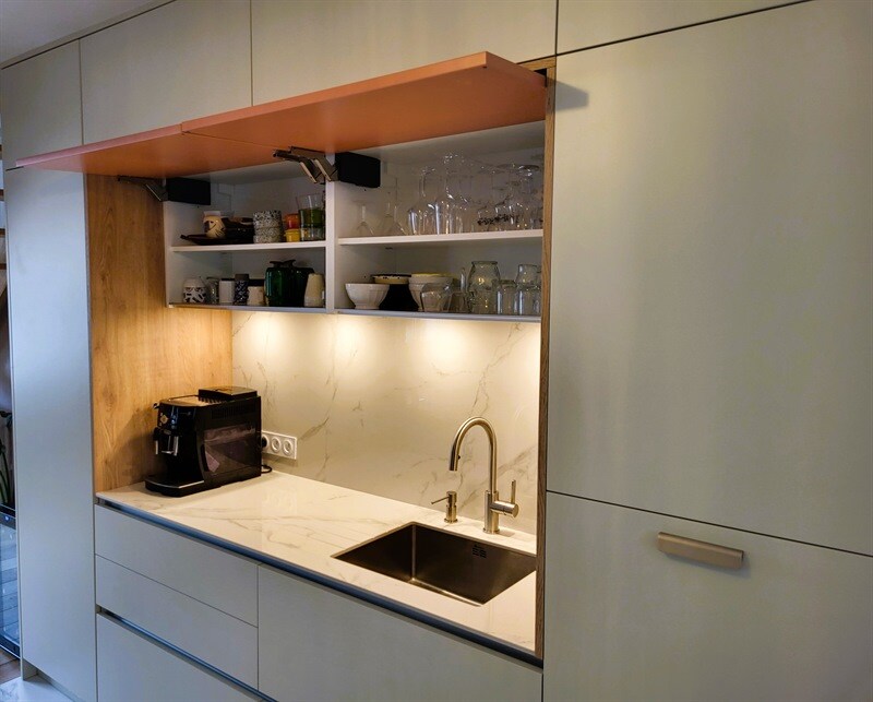Cuisine ouverte de style moderne beige à Nantes 3