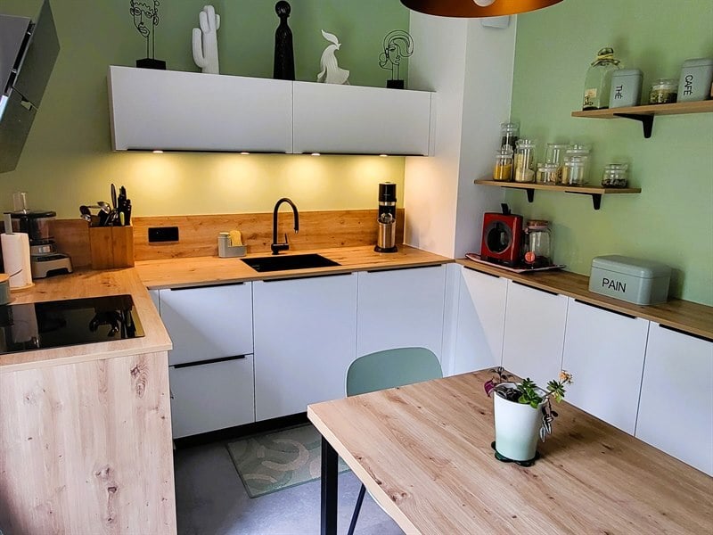Cuisine de style moderne bois et blanc à St Herblain 1