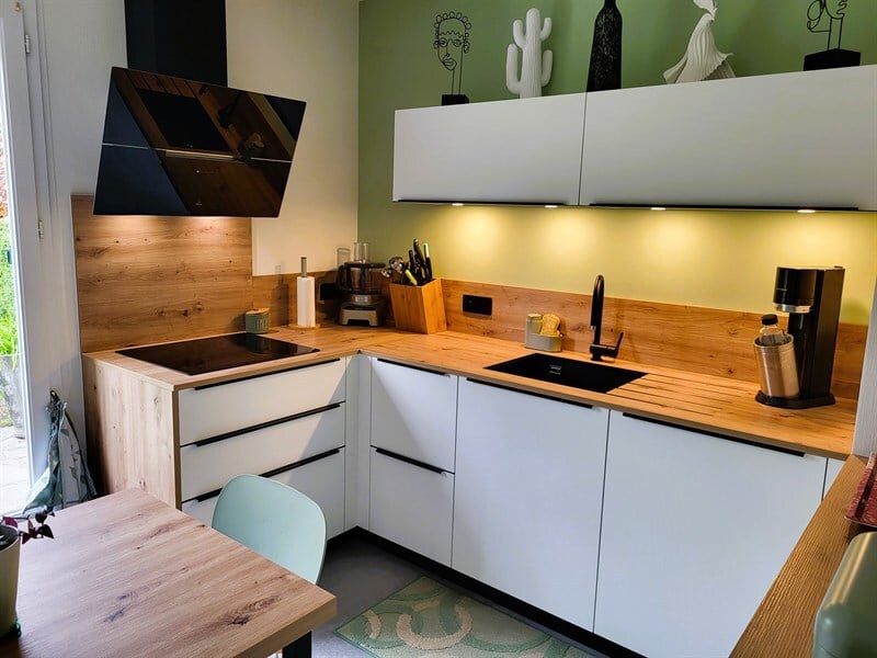 Cuisine de style moderne bois et blanc à St Herblain 5