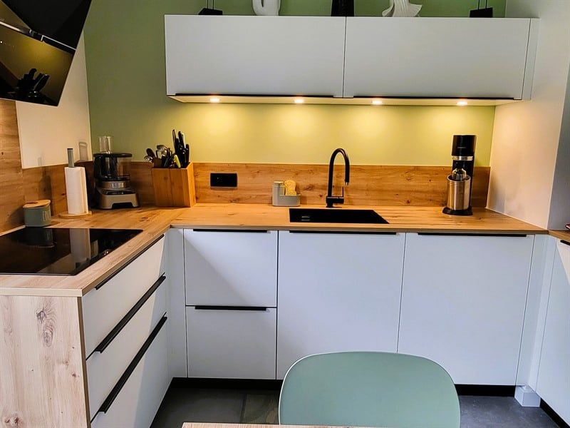 Cuisine de style moderne bois et blanc à St Herblain 6