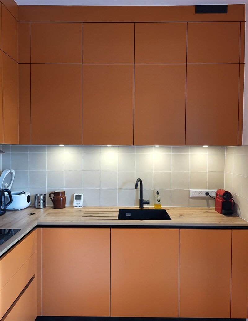 Cuisine en L moderne bois et orange à Nantes | Raison Home - 2