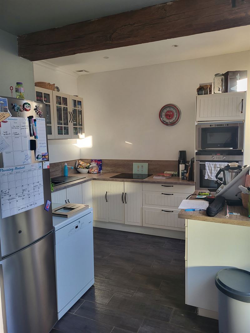 Cuisine ouverte de style moderne bois et blanc à Chaumes-en-Retz | Raison Home - 9