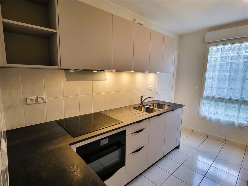 Cuisine fermée de style contemporain gris à Nantes | Raison Home - 2