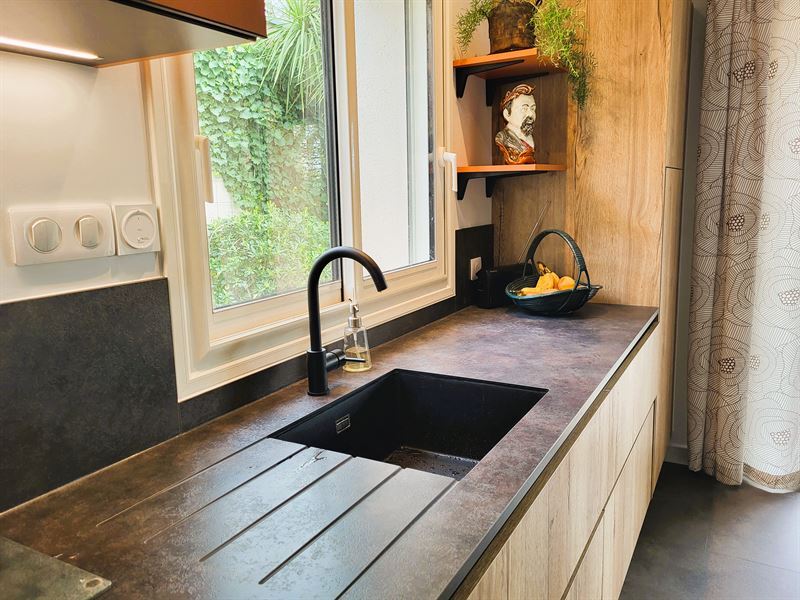 Cuisine en L bois et orange à La Haie Fouassiere | Raison Home - 5