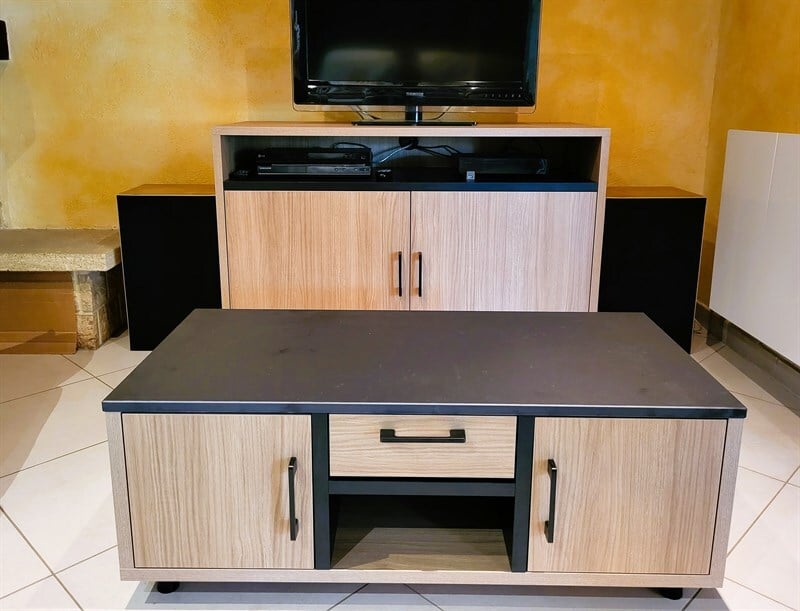 Meuble TV et table basse bois et noir à Saint-Sébastien-sur-Loire 5