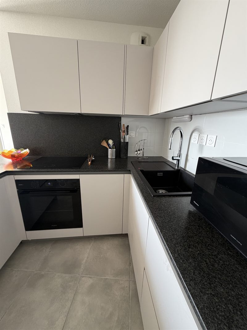 Cuisine en U moderne beige à Toulouse | Raison Home - 3