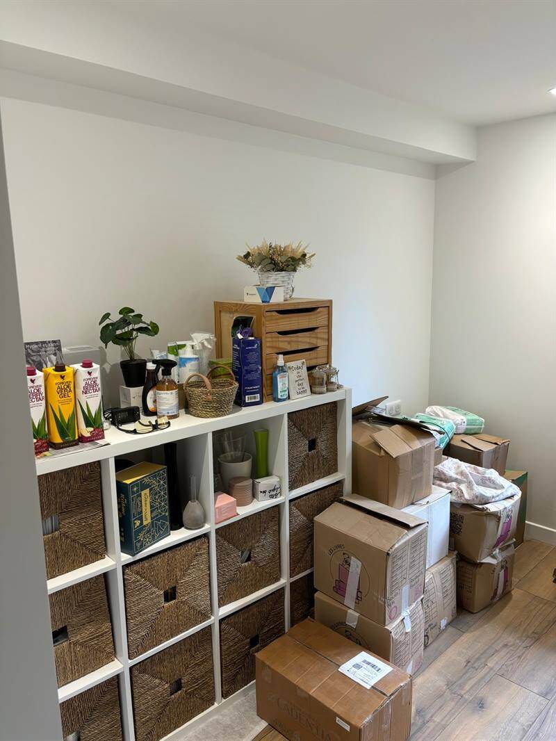 Bureau blanc, gris et marron à Jouy-en--Josas | Raison Home - 8