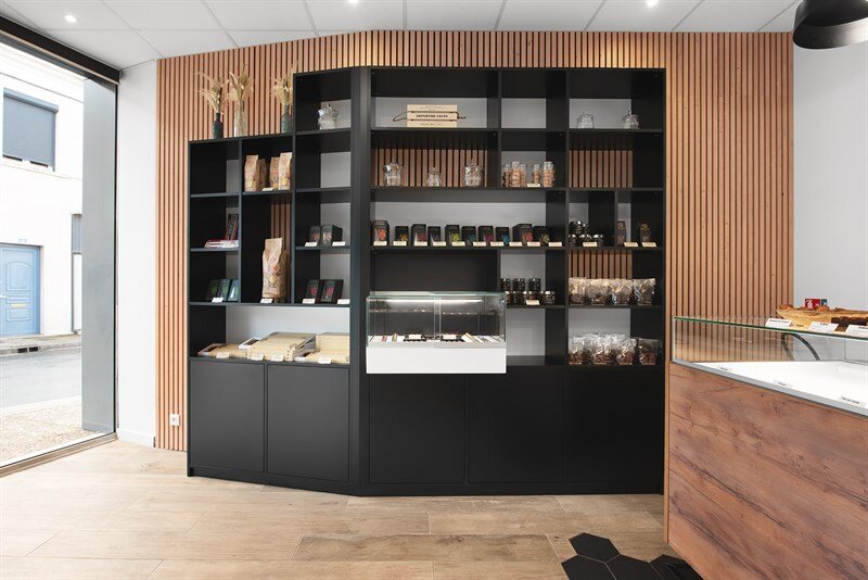 Meuble sur-mesure pour une chocolaterie à Saint-Juery 2
