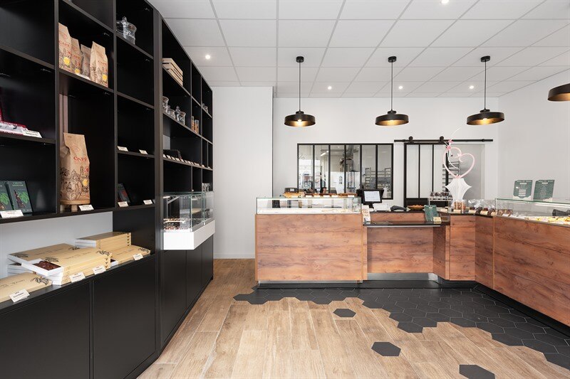 Meuble sur-mesure pour une chocolaterie à Saint-Juery 6