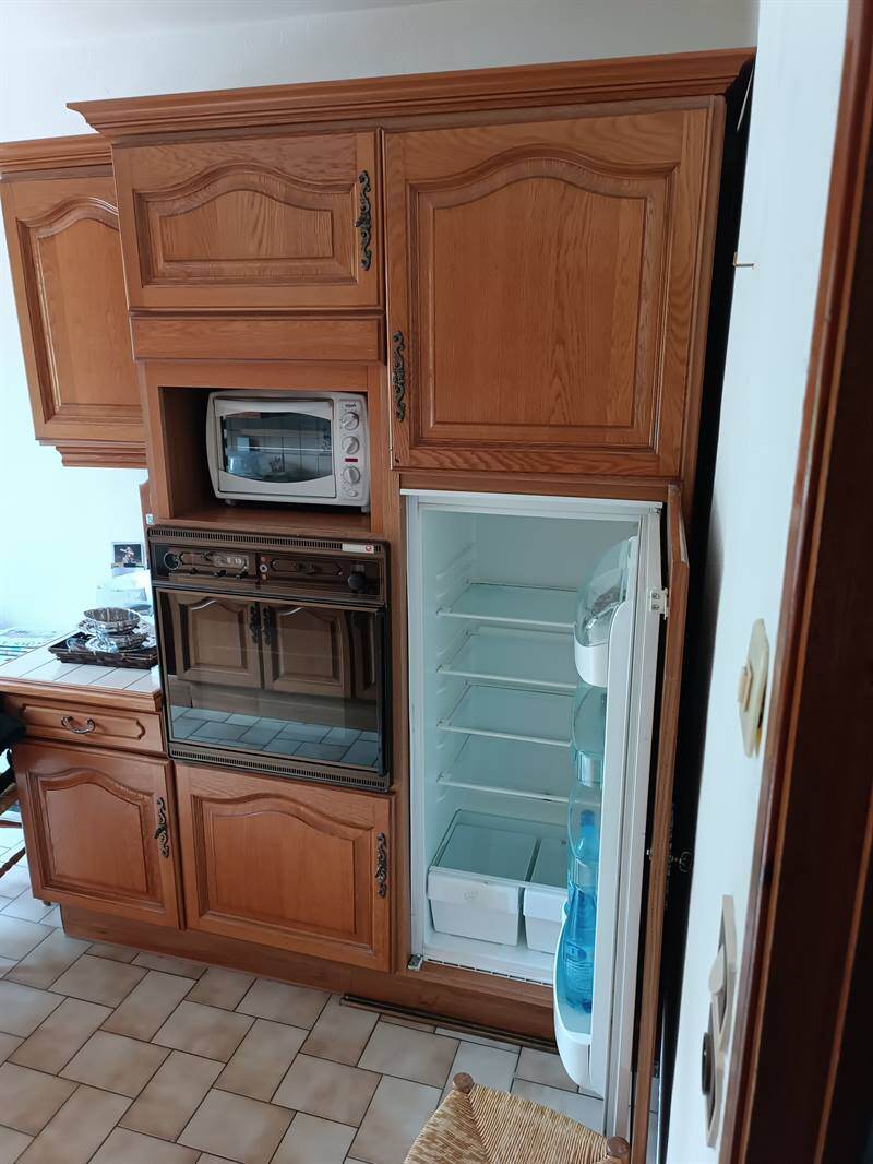 Cuisine fermée de style contemporain beige à Ferin 2