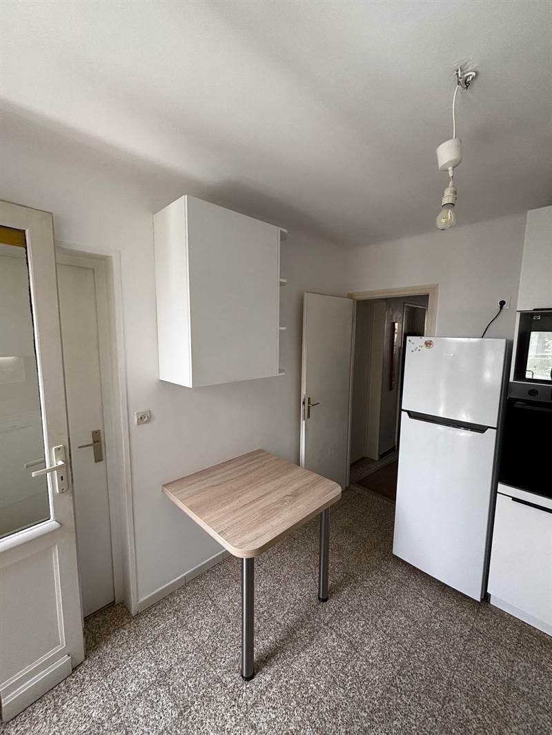 Cuisine fermée de style contemporain blanc à Faches Thumesnil 2