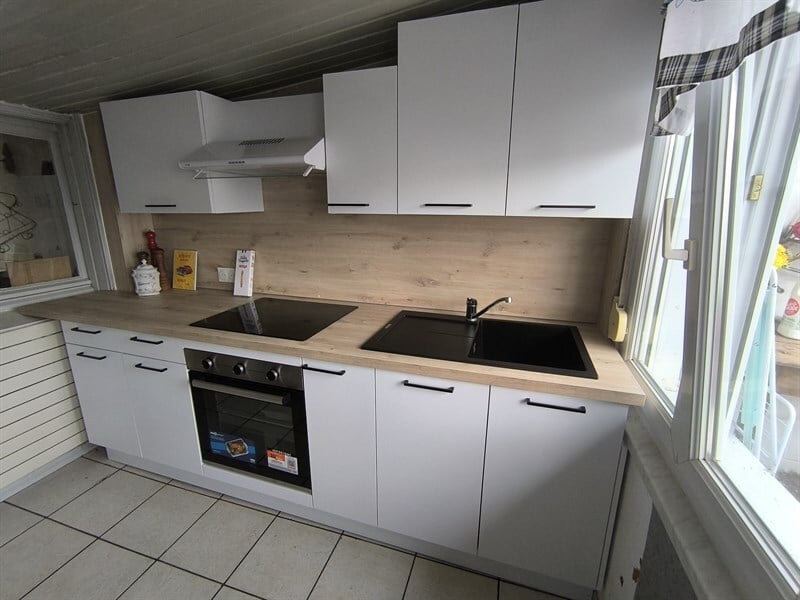 Cuisine de style moderne bois et blanc à Denain | Raison Home - 1