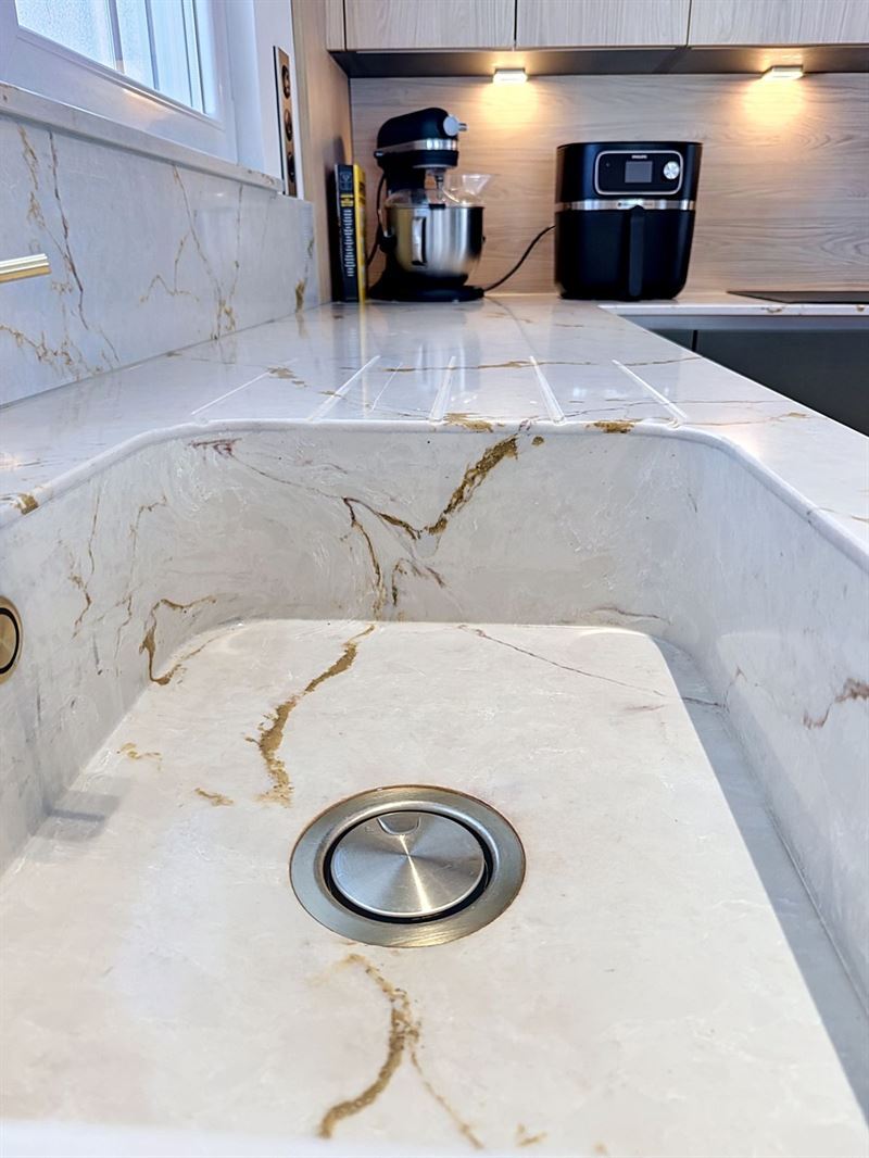 Espace cuisine, salon-séjour design et coordonnée à Lemud | Raison Home - 2
