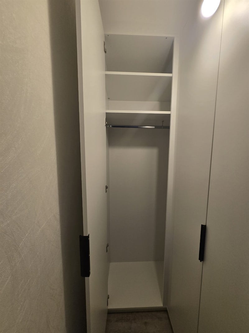 Dressing sur-mesure pour pièce étroite à Roullet-Saint-Estèphe | Raison Home - 2