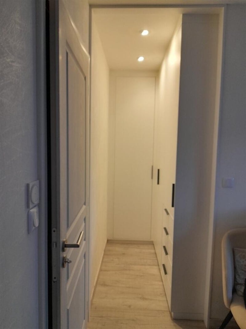 Dressing sur-mesure pour pièce étroite à Roullet-Saint-Estèphe | Raison Home - 4