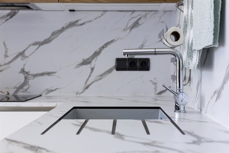 Cuisine moderne bois et blanc à Bois d'Arcy | Raison Home - 5