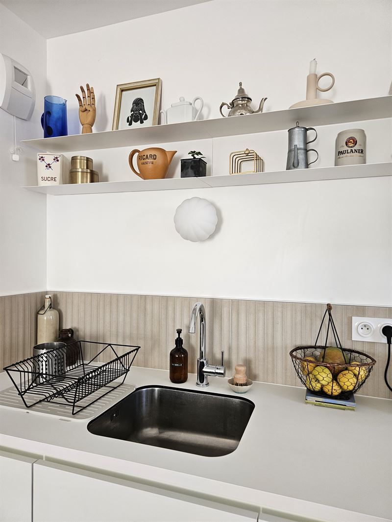 Cuisine ouverte de style moderne blanc à Nantes 8