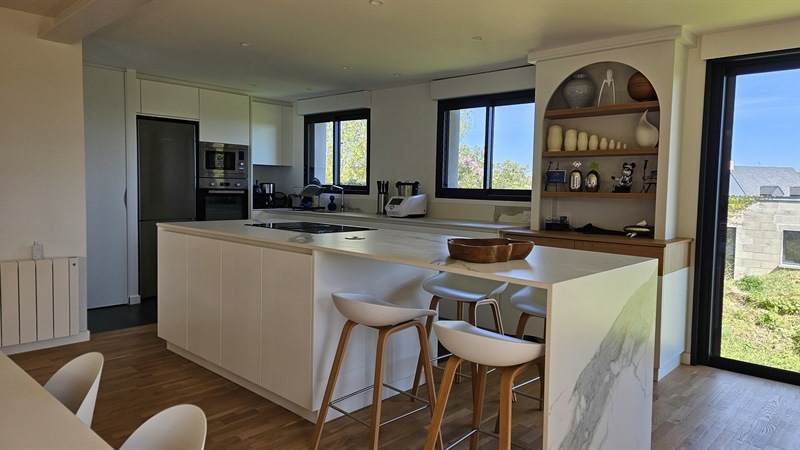 Cuisine ouverte de style moderne blanc 1