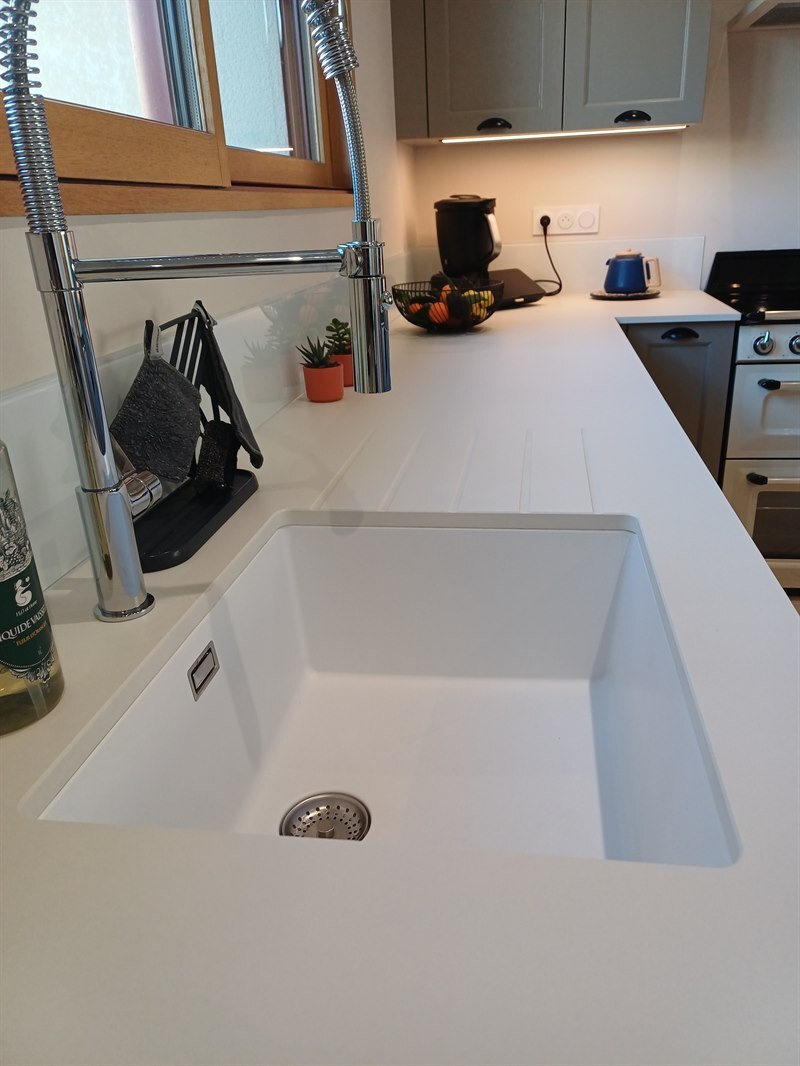 Cuisine en U de style contemporain à Ambon | Raison Home - 3