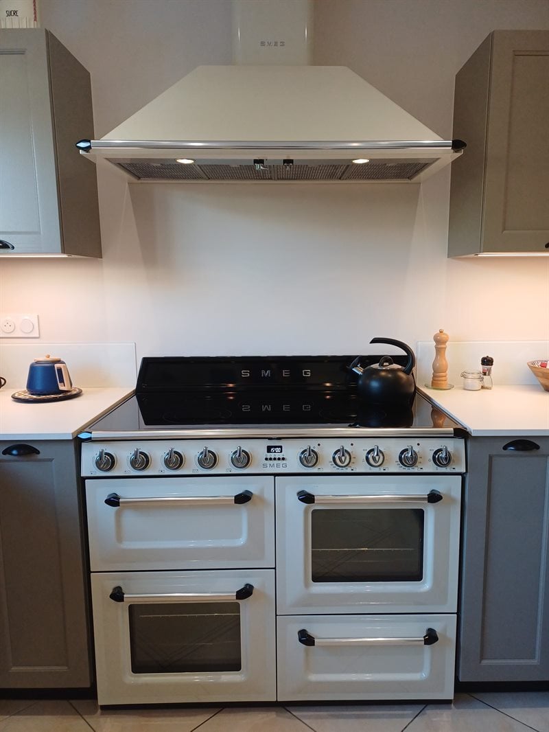 Cuisine en U de style contemporain à Ambon | Raison Home - 4