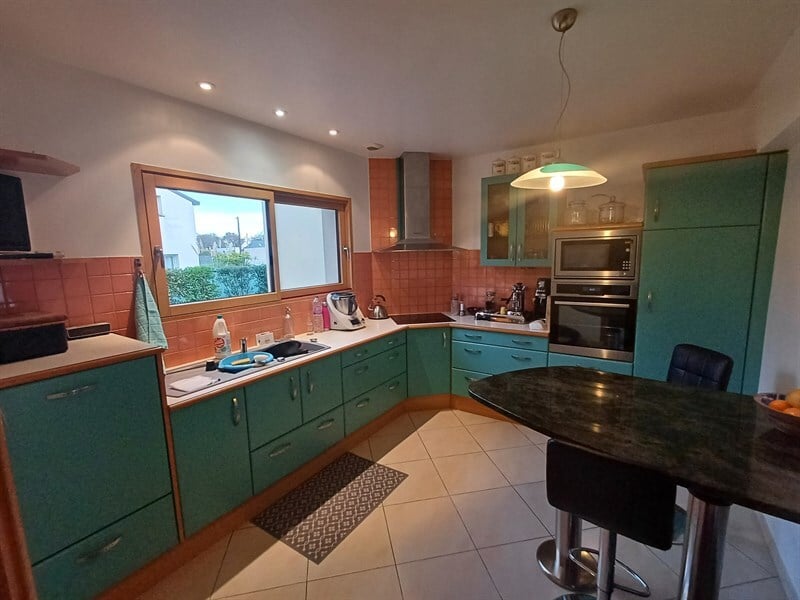 Cuisine en U de style contemporain à Ambon | Raison Home - 5