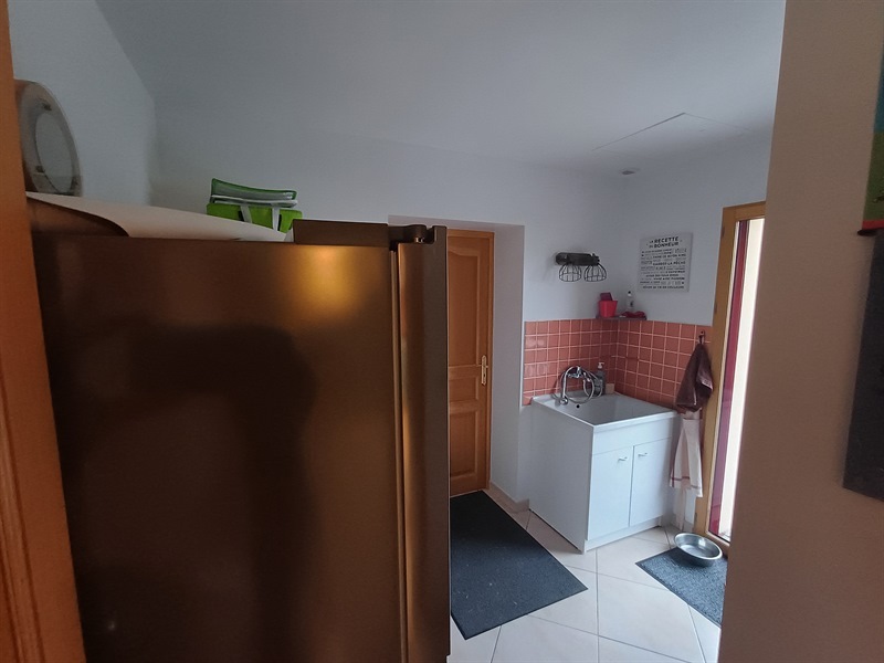 Cuisine en U de style contemporain à Ambon | Raison Home - 7