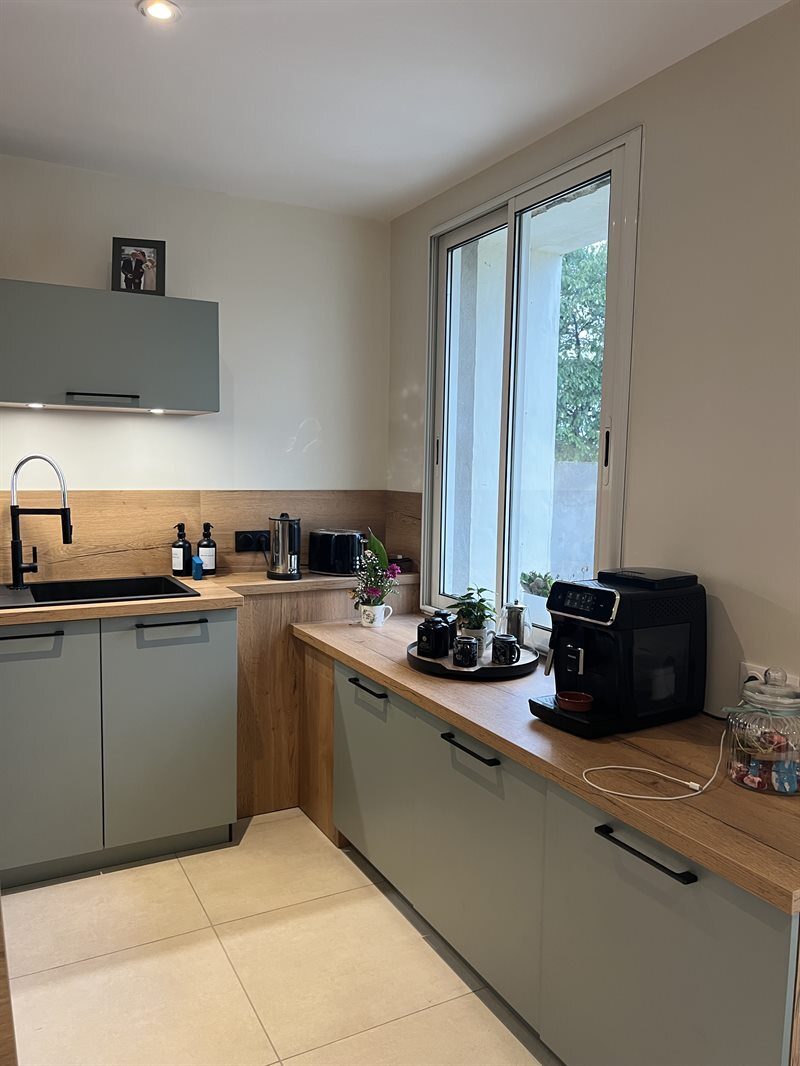 Cuisine de style nature vert à Brulain | Raison Home - 5