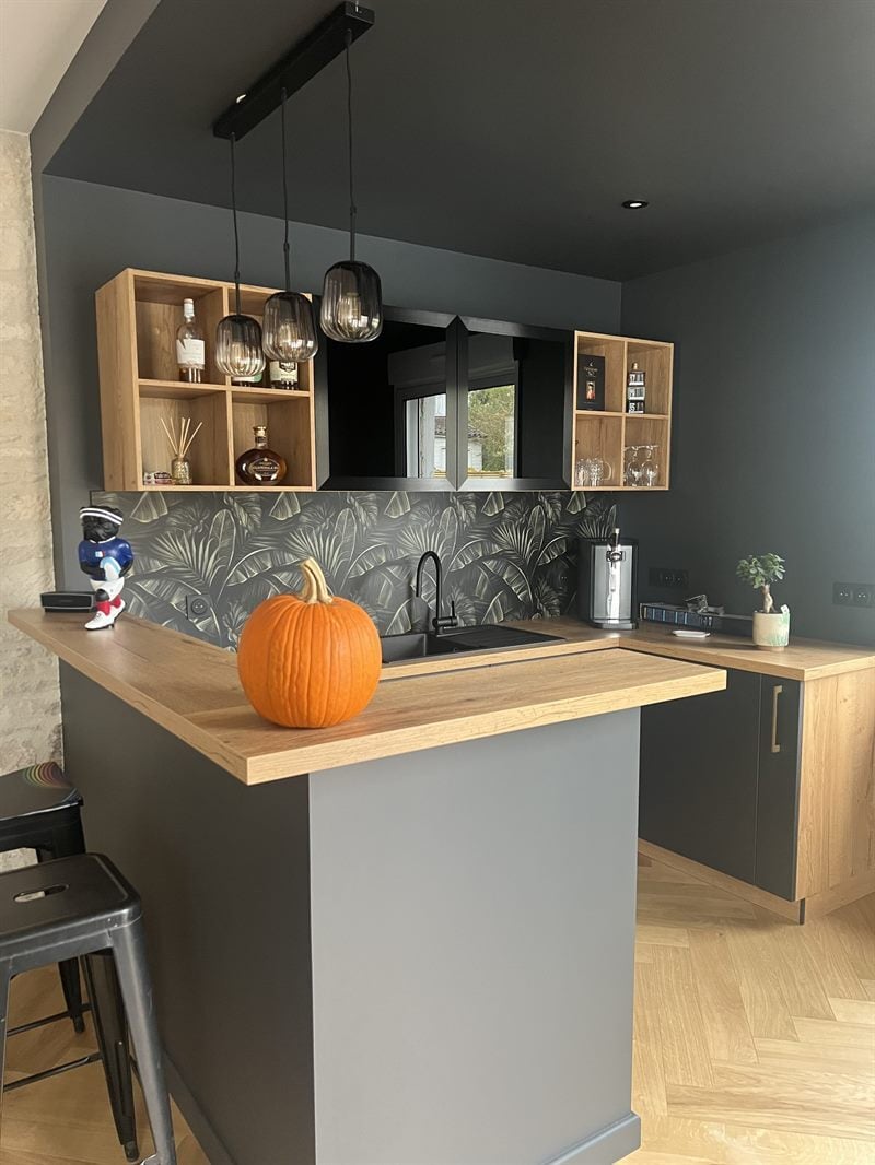 Coin bar dans une pièce à vivre à Niort 2