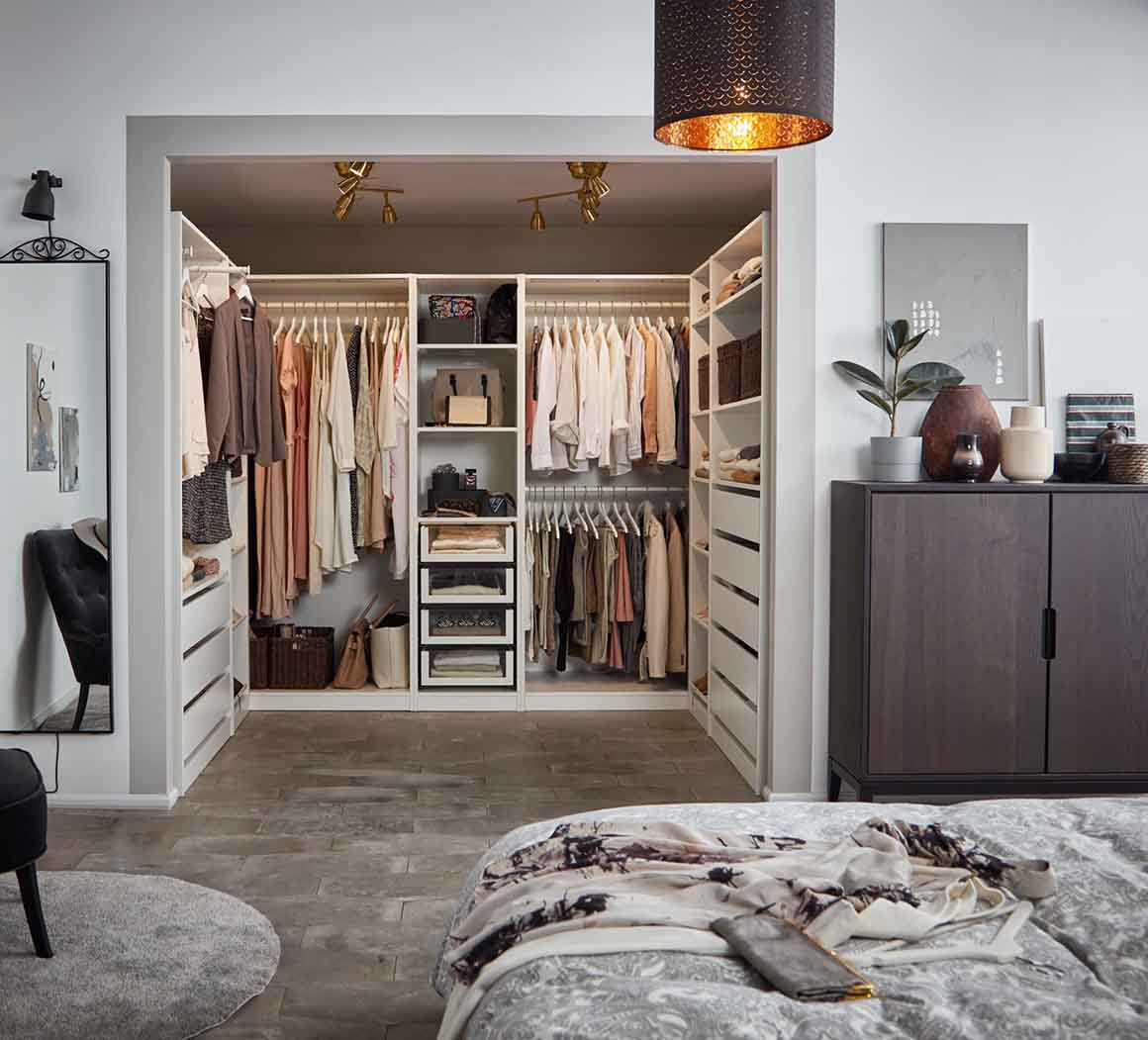 Dressing ouvert sur chambre